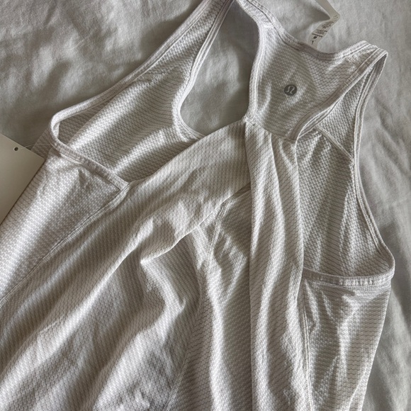 95 🆕🤍 Lululemon Essential Tank - White Herringbone - Picture 12 of 12